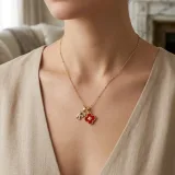 Harfli kırmızı yonca kolye - 1