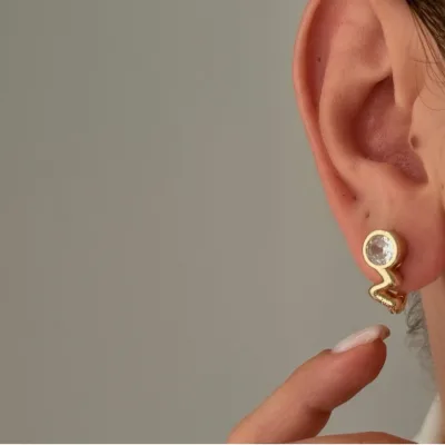Gold Taşlı Zigzag Küpe