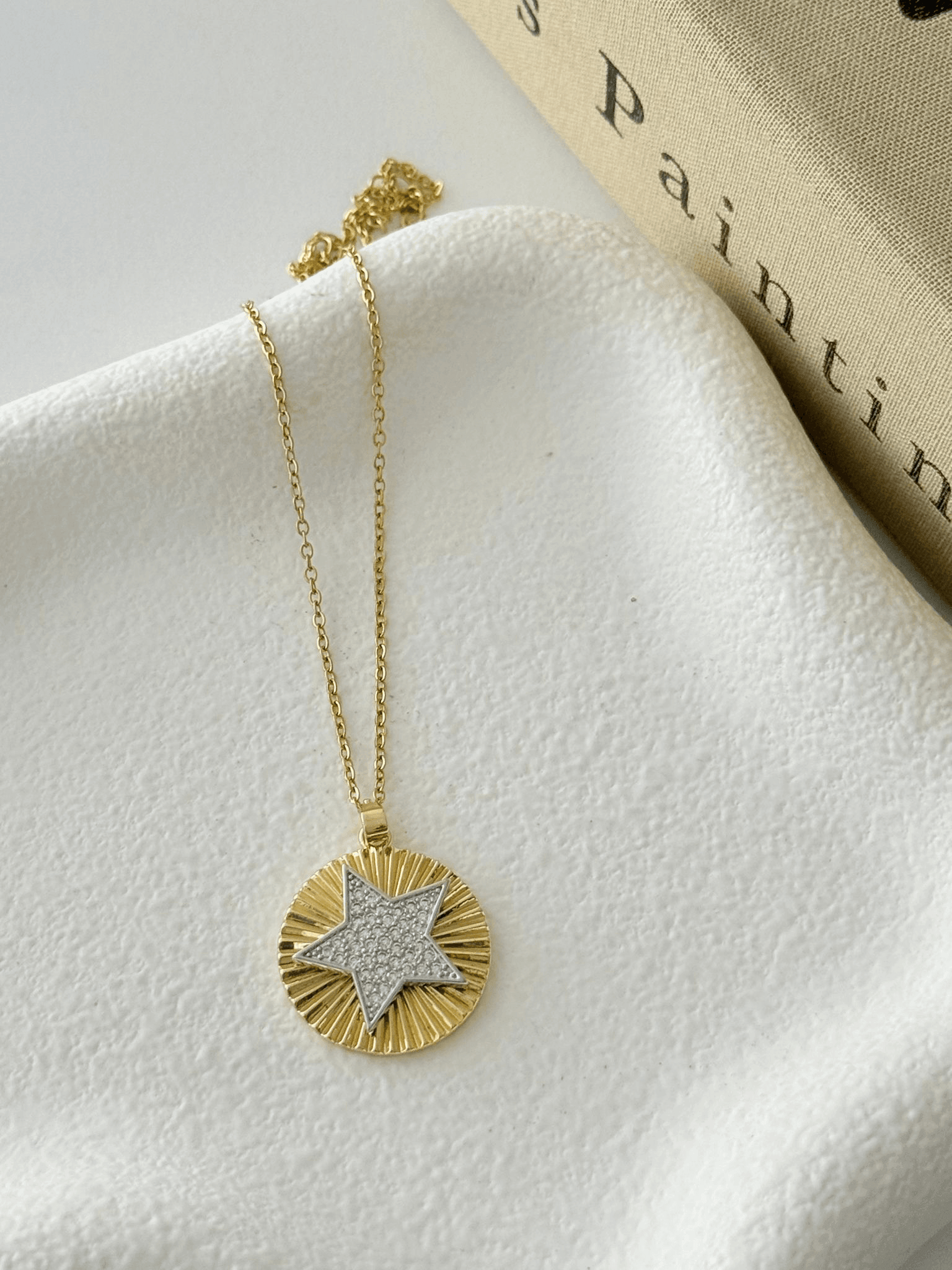 Gold Yıldız Kolye
