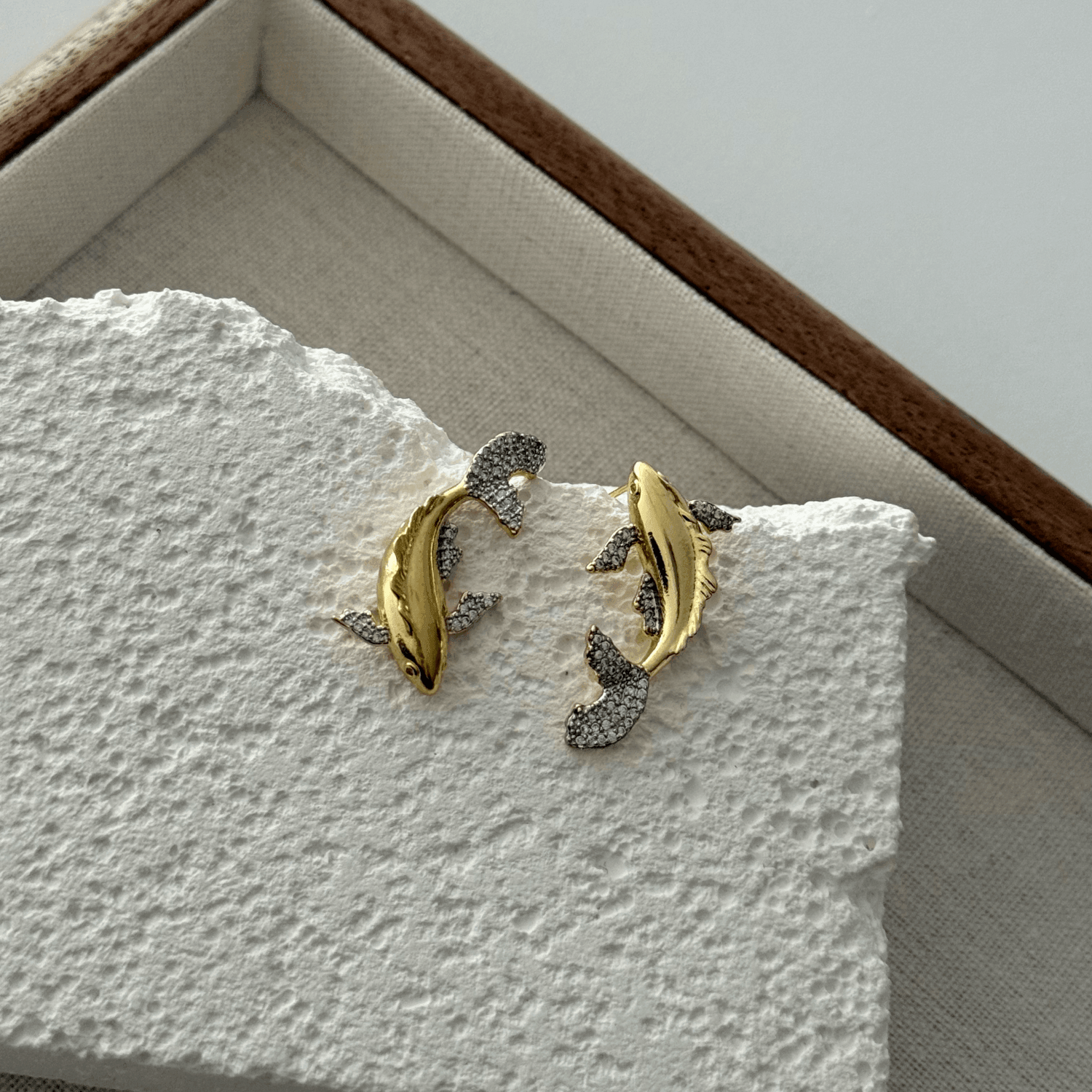 Gold Taşlı Balık Tasarım Küpe - 2