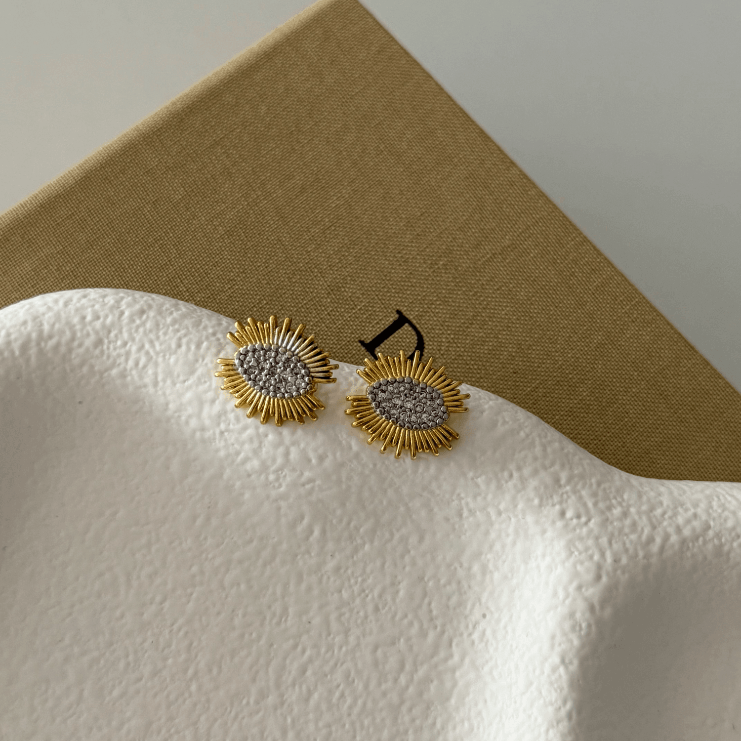Gold Silver Taşlı Tasarım Küpe